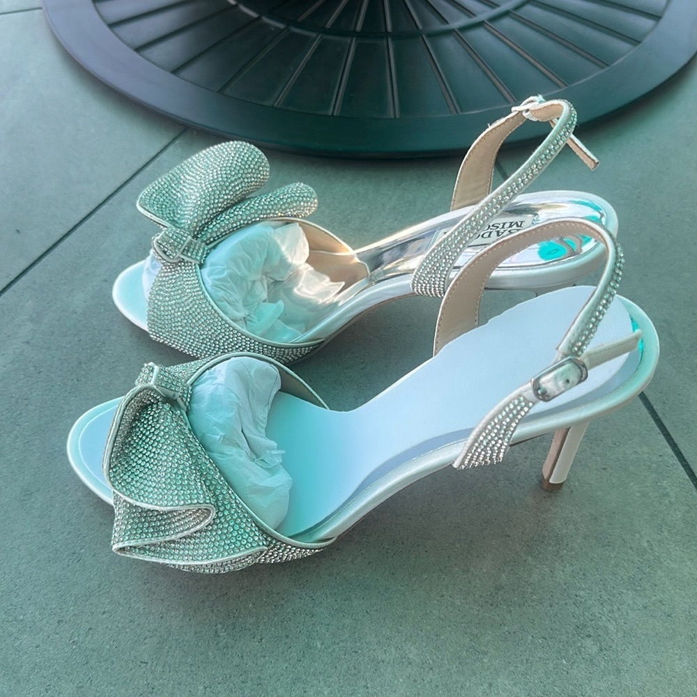 Badgley Mischka Women's White Heeled Sandals. Remi.